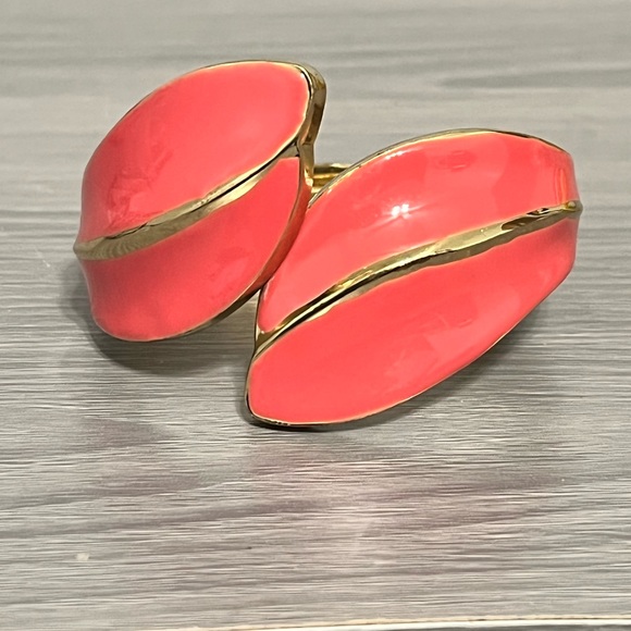 Vintage Gold and Enamel Hinged Bangle Bracelet, Flower, Coral, Boho - Picture 2 of 7